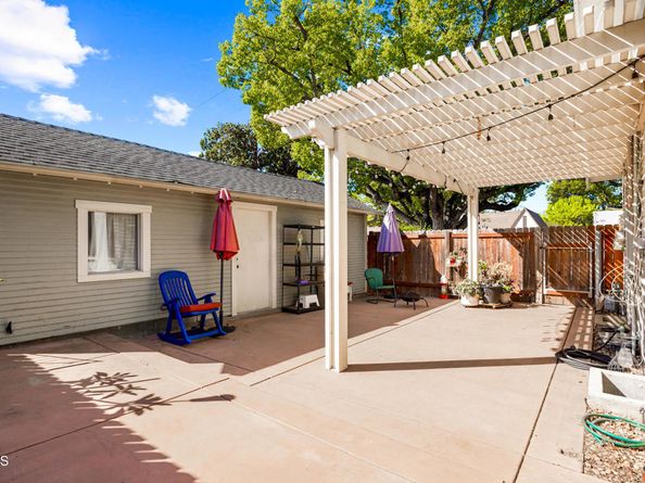 1766 N Madison Avenue, Pasadena CA 91104