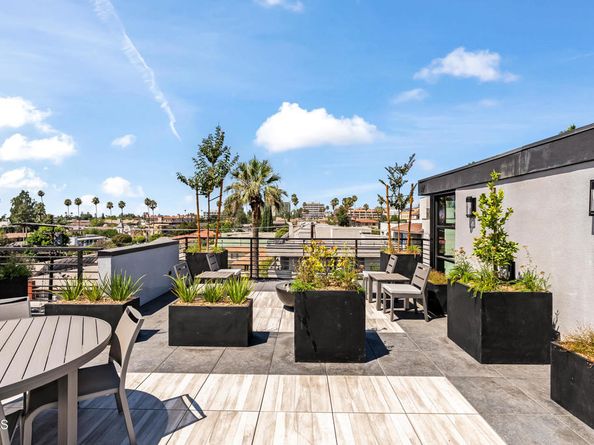 150 S Oak Knoll Avenue 103, Pasadena CA 91101