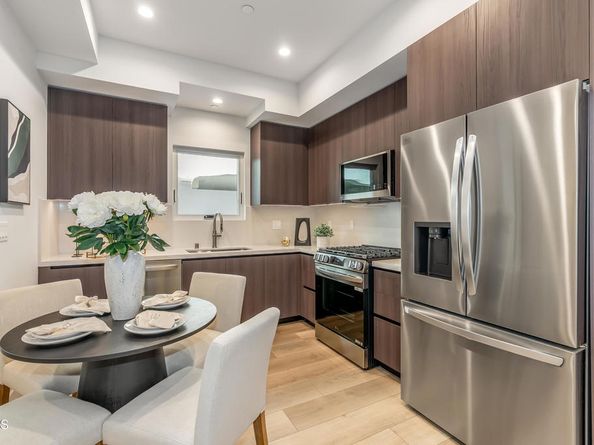 150 S Oak Knoll Avenue 103, Pasadena CA 91101