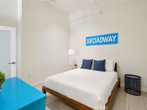 939 S Broadway 203, Los Angeles CA 90015