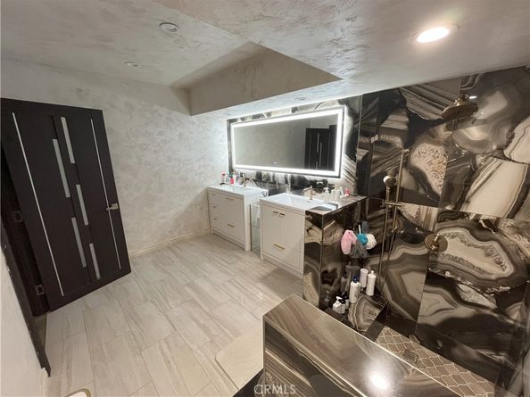 7705 Ben Avenue, North Hollywood CA 91605