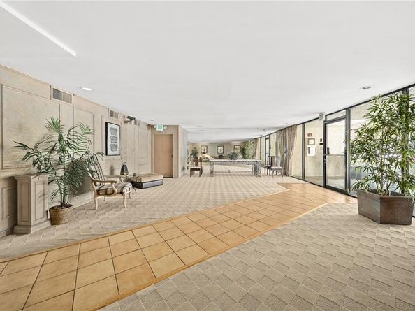 4454 Ventura Canyon Avenue 304, Sherman Oaks CA 91423