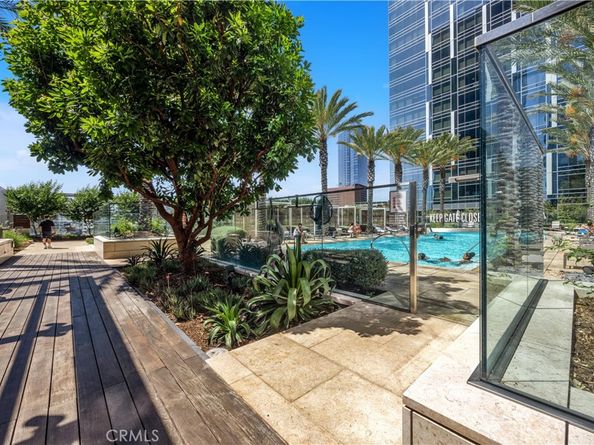 877 Francisco Street 821, Los Angeles CA 90017