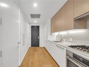 877 Francisco Street 821, Los Angeles CA 90017