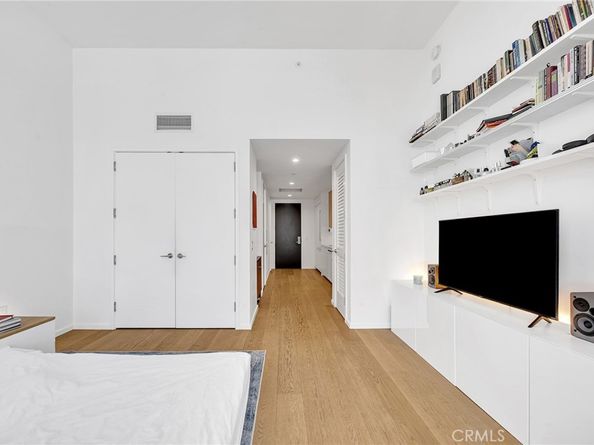 877 Francisco Street 821, Los Angeles CA 90017