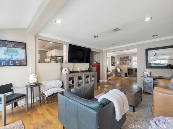 22051 Avenue San Luis, Woodland Hills CA 91364