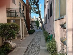 1537 Corinth Avenue, Los Angeles CA 90025