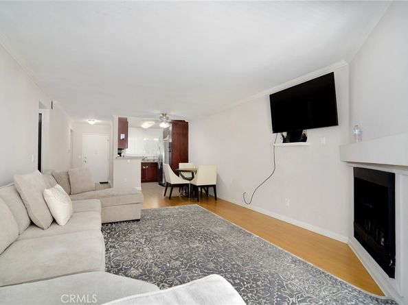 5530 Owensmouth Avenue 123, Woodland Hills CA 91367