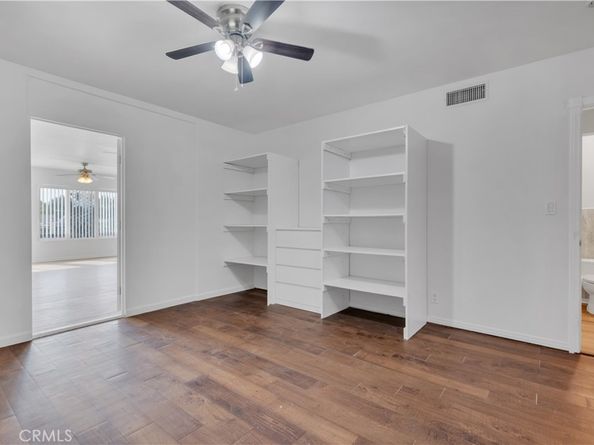 10111 Oak Park Avenue, Northridge CA 91325
