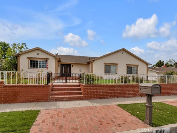 10111 Oak Park Avenue, Northridge CA 91325