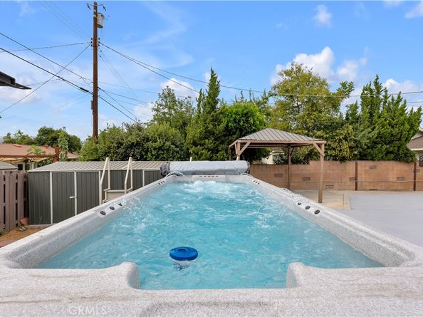 10111 Oak Park Avenue, Northridge CA 91325