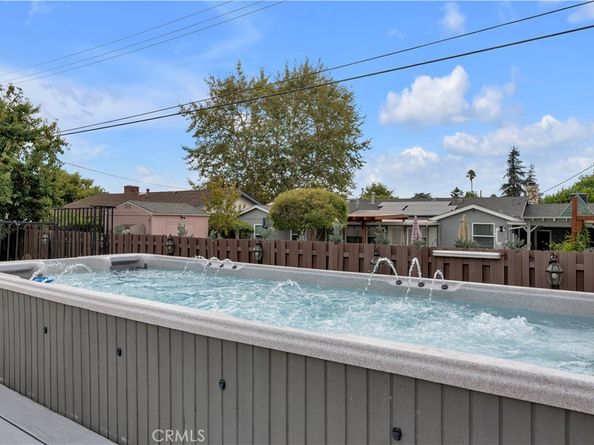 10111 Oak Park Avenue, Northridge CA 91325