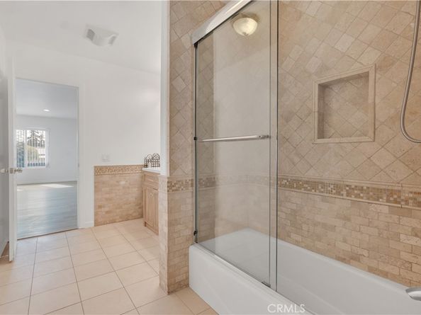 10111 Oak Park Avenue, Northridge CA 91325