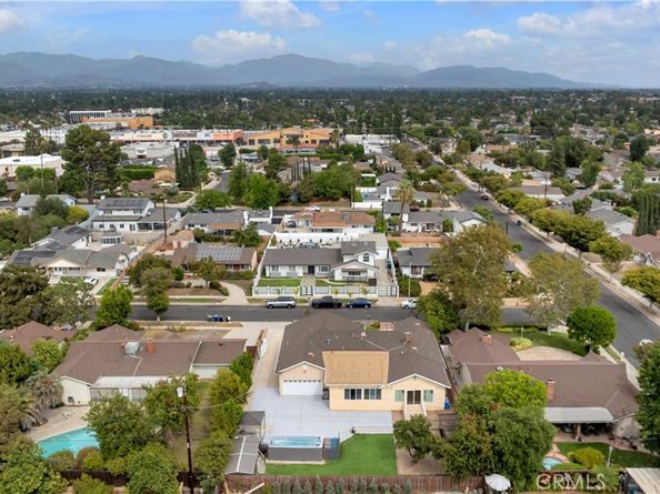 10111 Oak Park Avenue, Northridge CA 91325