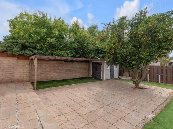 10111 Oak Park Avenue, Northridge CA 91325