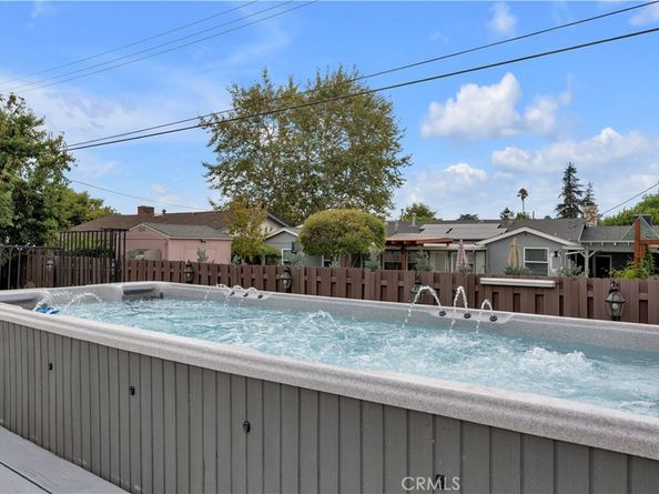10111 Oak Park Avenue, Northridge CA 91325