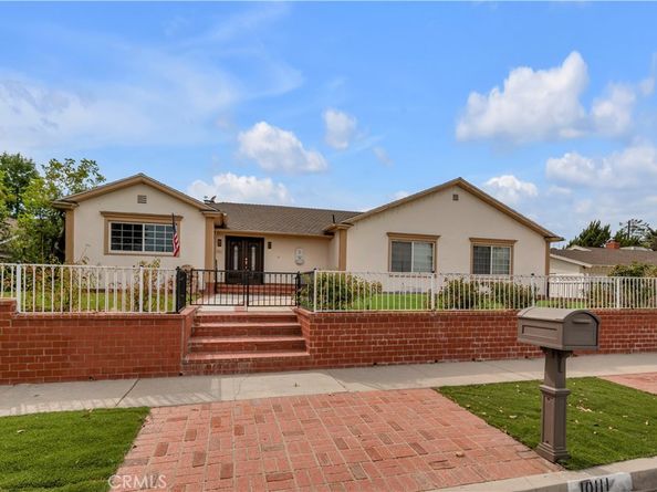 10111 Oak Park Avenue, Northridge CA 91325