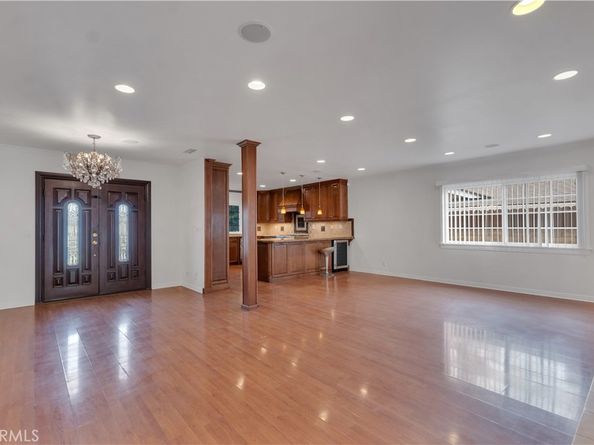 10111 Oak Park Avenue, Northridge CA 91325