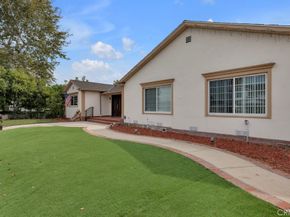 10111 Oak Park Avenue, Northridge CA 91325