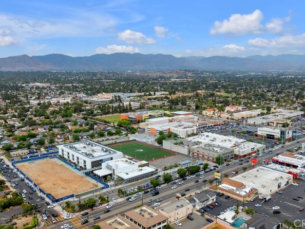 10111 Oak Park Avenue, Northridge CA 91325