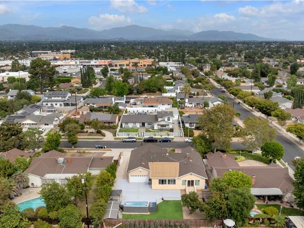 10111 Oak Park Avenue, Northridge CA 91325