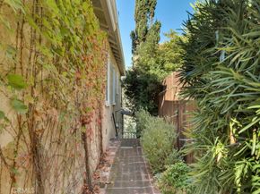 405 Mission Road, Glendale CA 91205