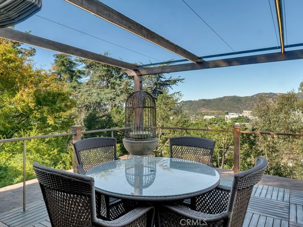 405 Mission Road, Glendale CA 91205
