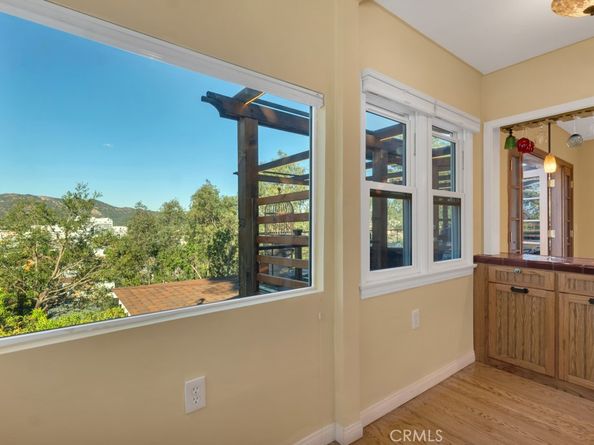 405 Mission Road, Glendale CA 91205