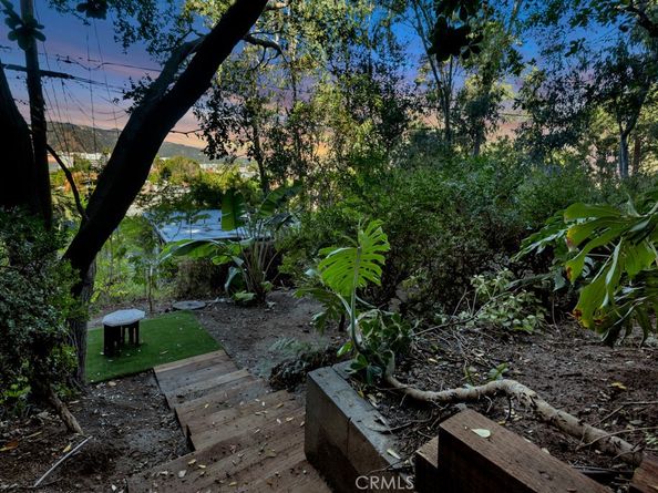 405 Mission Road, Glendale CA 91205