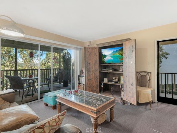 405 Mission Road, Glendale CA 91205