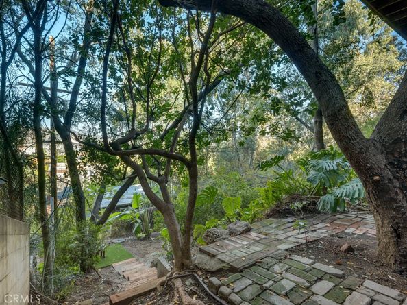 405 Mission Road, Glendale CA 91205