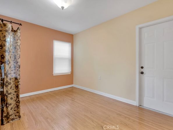 405 Mission Road, Glendale CA 91205