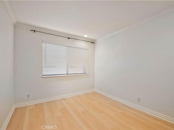 5711 Owensmouth Avenue 117, Woodland Hills CA 91367