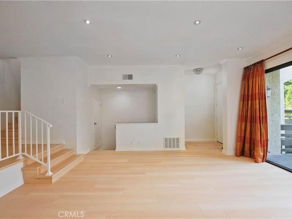 5711 Owensmouth Avenue 117, Woodland Hills CA 91367