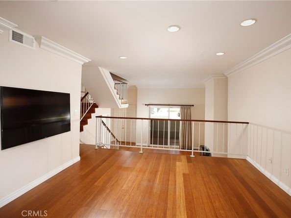 400 W Riverside Drive 2, Burbank CA 91506