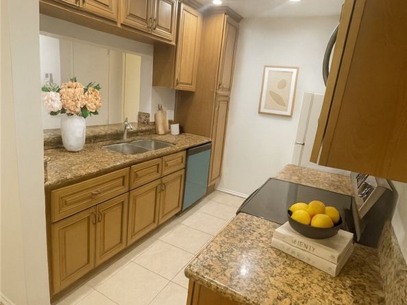 5460 White Oak Avenue J206, Encino CA 91316