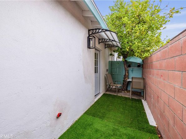 9224 9226 N Gothic Avenue, North Hills CA 91343