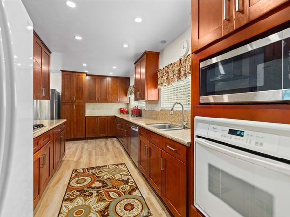 9224 9226 N Gothic Avenue, North Hills CA 91343