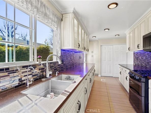 7060 Morse Avenue, North Hollywood CA 91605