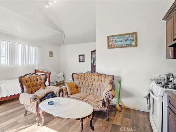 7060 Morse Avenue, North Hollywood CA 91605