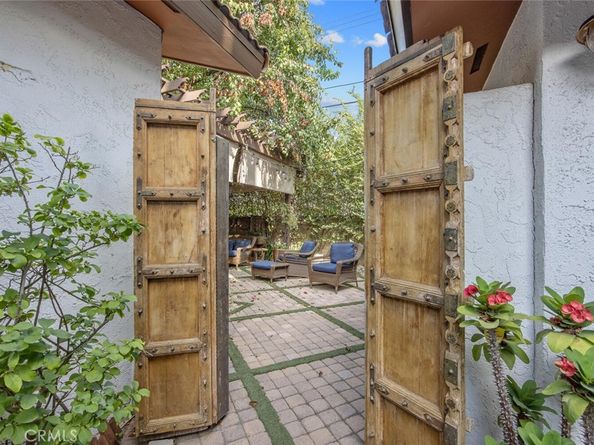 10441 Bloomfield, Toluca Lake CA 91602