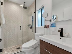 1911 W Kenneth Rd, Glendale CA 91201