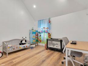 1911 W Kenneth Rd, Glendale CA 91201