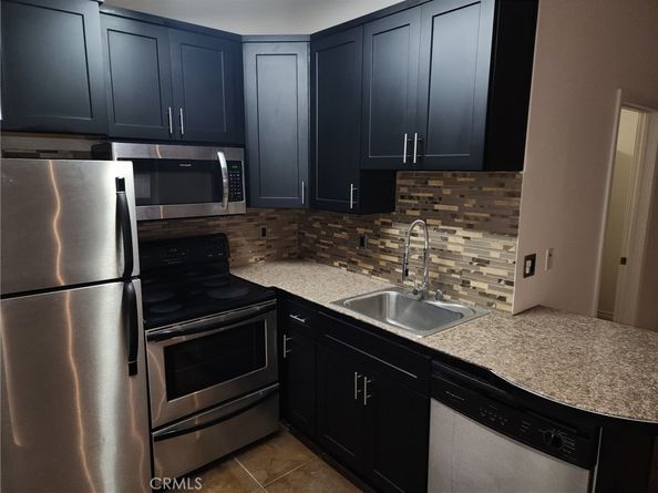 215 W 7th Street 411, Los Angeles CA 90014