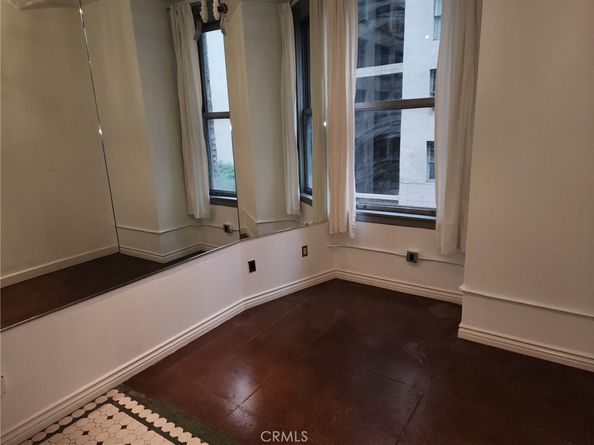 215 W 7th Street 411, Los Angeles CA 90014