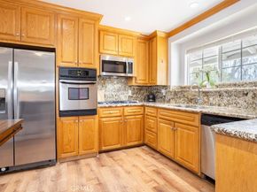18900 Vincennes St, Northridge CA 91324