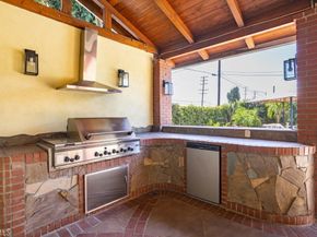 18900 Vincennes St, Northridge CA 91324