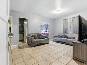 907 E 109th Place, Los Angeles CA 90059