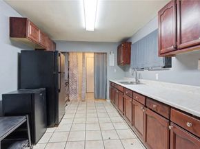 907 E 109th Place, Los Angeles CA 90059