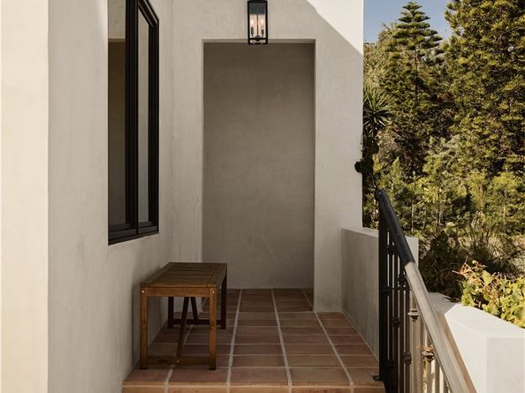 6652 Hough Street, Los Angeles CA 90042